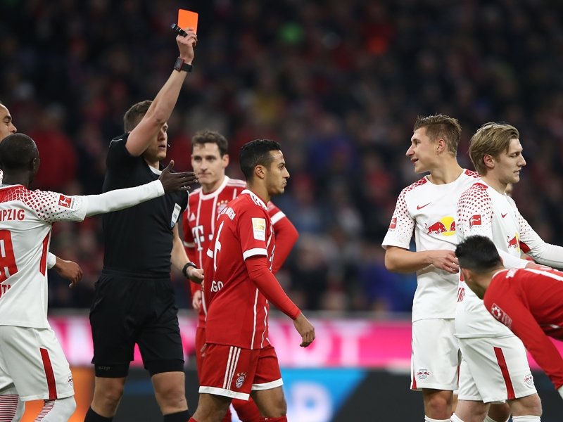 Video | Bayern gewinnt 2:0 – Rot nach Videobeweis!