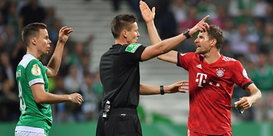 Formfehler bei Bayern-Spiel im Pokal: Aneinander vorbeigeredet