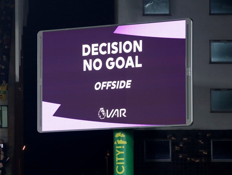 Warum der Vorschlag des IFAB die Schiedsrichter nicht weiter bringt