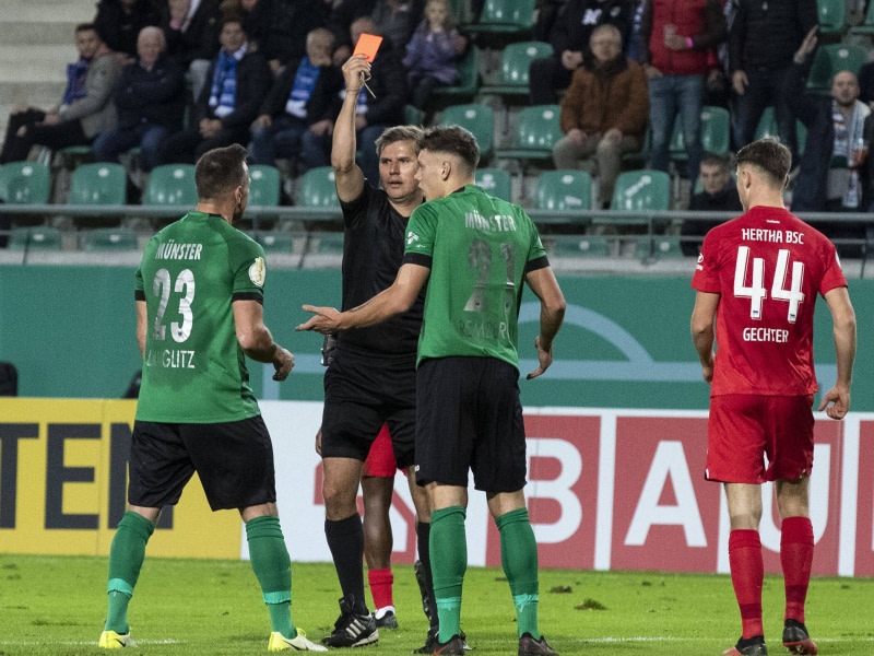 Schiedsrichter im Mittelpunkt: Auswertung strittiger Szenen | DFB-Pokal