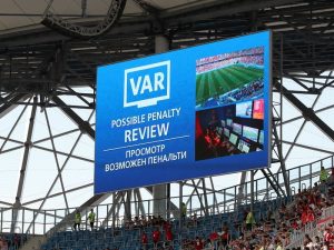 Read more about the article UEFA setzt auf Video-Schiedsrichter