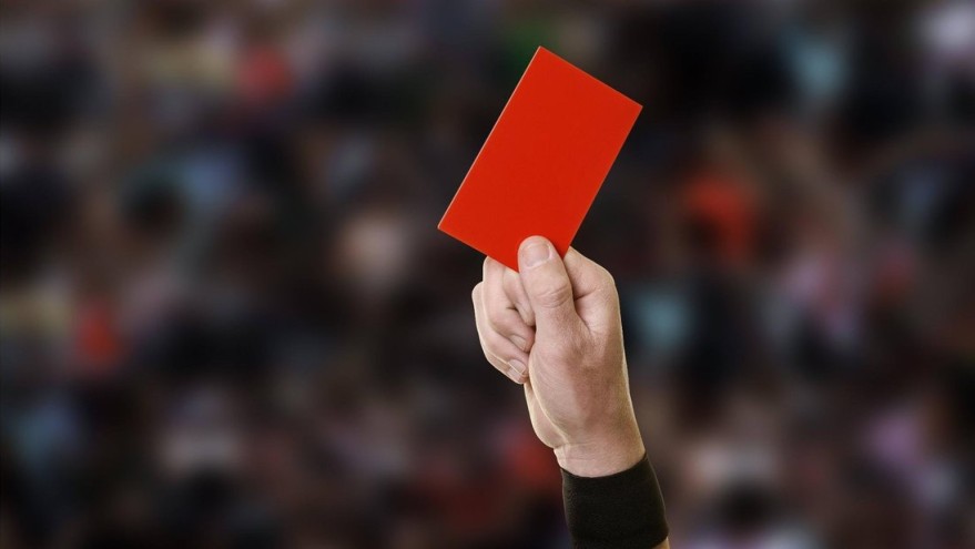 You are currently viewing Videobeweis in der Kreisliga: Schiedsrichter vor der Sperrung, weil er Rote Karte löschte