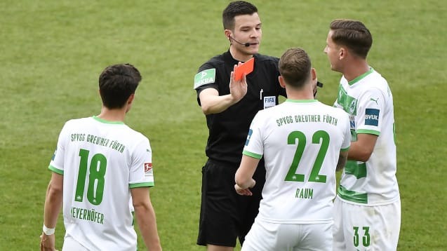 You are currently viewing Fürth in Unterzahl zum Aufstieg – Kiel muss gegen Köln in die Relegation