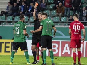 Read more about the article Schiedsrichter im Mittelpunkt: Auswertung strittiger Szenen | DFB-Pokal