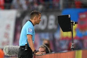 Read more about the article VAR nimmt Leipzig-Elfer zurück – RB gewinnt dennoch ohne Mühe