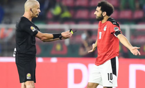 Read more about the article Salah als Schiedsrichter? Kuriose Szene beim Afrika-Cup-Finale