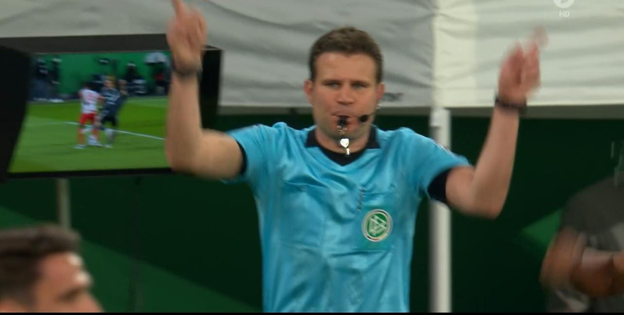 You are currently viewing Forsbergs Last Minute-Treffer entscheidet Halbfinale