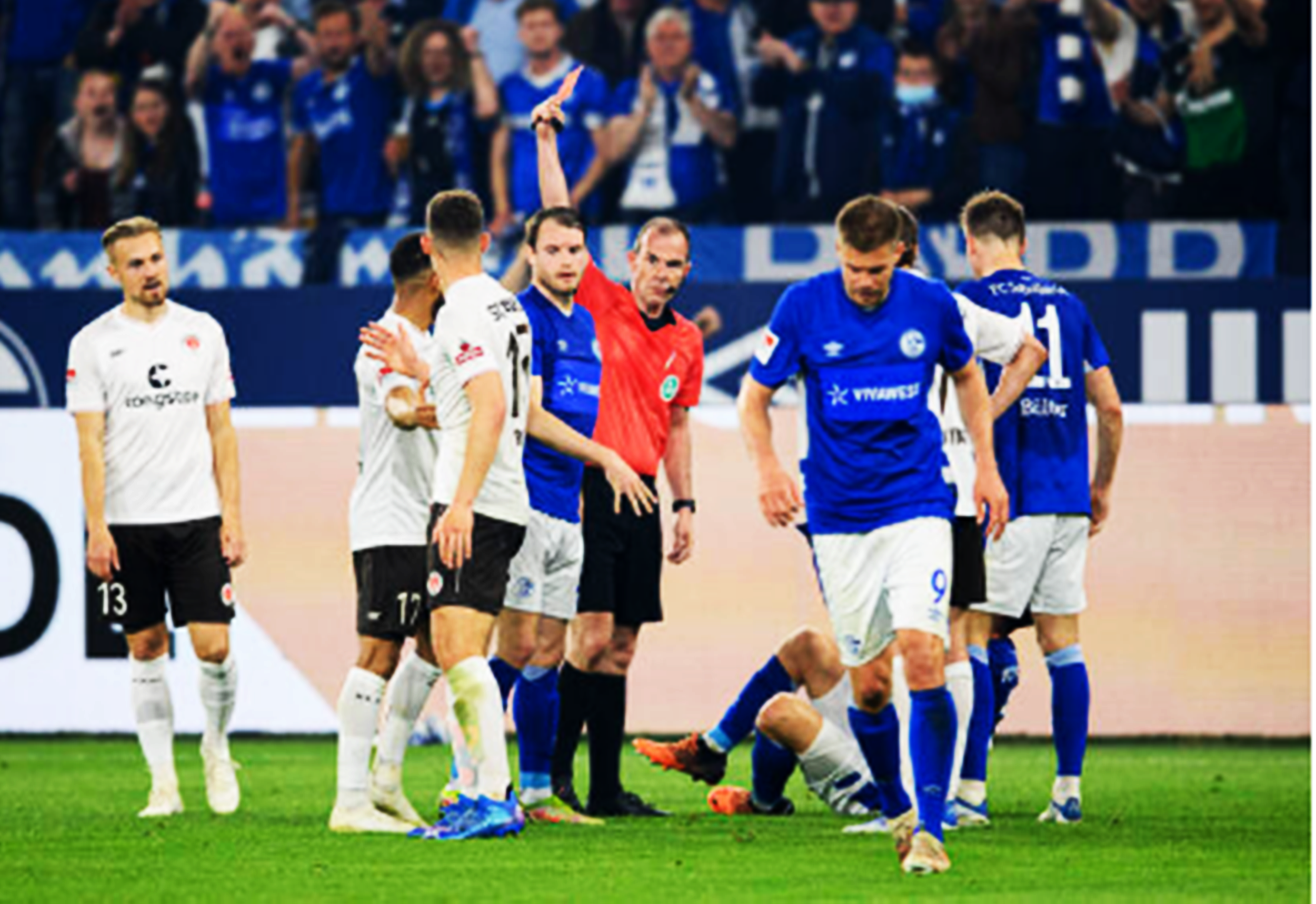 Read more about the article Schiedsrichter im Mittelpunkt: Auswertung strittiger Szenen – 33. Spieltag | 2. Liga