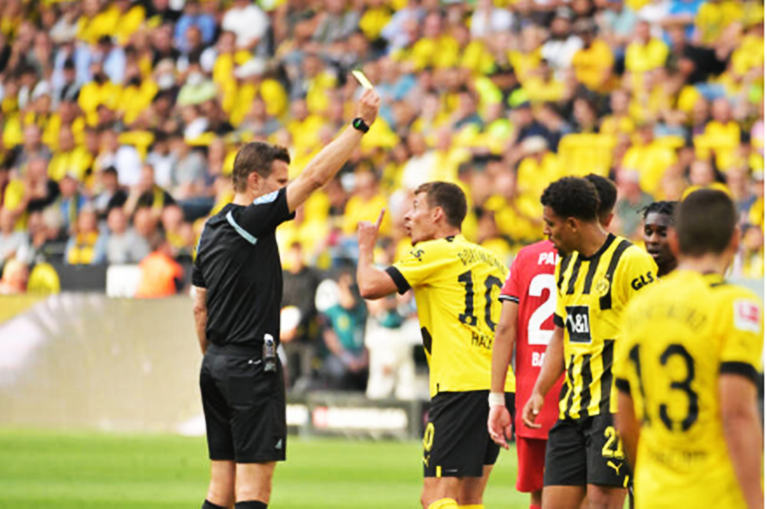 Read more about the article Dortmund siegt nach heißem Tanz gegen Leverkusen