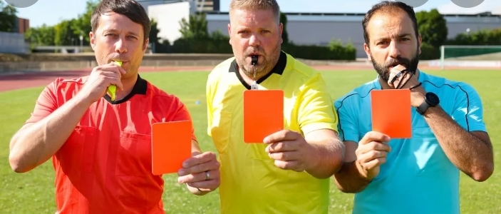 Read more about the article Amateur-Schiris zeigen DFB die rote Karte