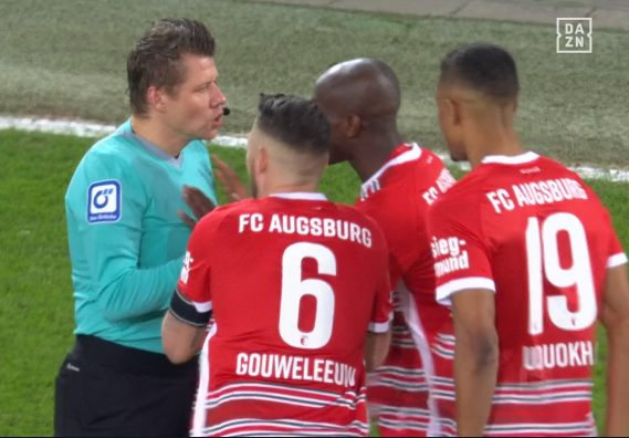 You are currently viewing Zwei aberkannte Treffer für Augsburg