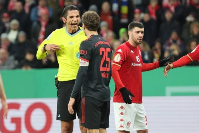 Read more about the article Bayern souverän ins Viertelfinale
