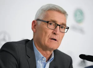 Read more about the article Schiri-Boss Fröhlich hört Ende 2024 auf