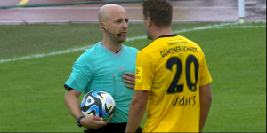 Read more about the article Schiedsrichter im Mittelpunkt: Auswertung strittiger Szenen – 1. Spieltag | 3. Liga