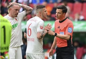 Mehr über den Artikel erfahren Ballspielen im Vordergrund: Große Aufregung um Elfmeter für Kiel