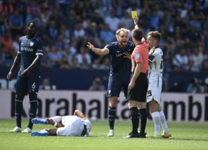 Mehr über den Artikel erfahren Schiedsrichter im Mittelpunkt: Auswertung strittiger Szenen – 2. Spieltag | 2. Liga