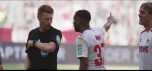 Mehr über den Artikel erfahren „Wenn ich das nicht pfeife, drehen die durch“: Schiri-Tonaufnahmen zeigen, wie Derby fast entgleiste