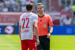 Mehr über den Artikel erfahren Schiedsrichter im Mittelpunkt: Auswertung strittiger Szenen – 2. Spieltag | 3. Liga