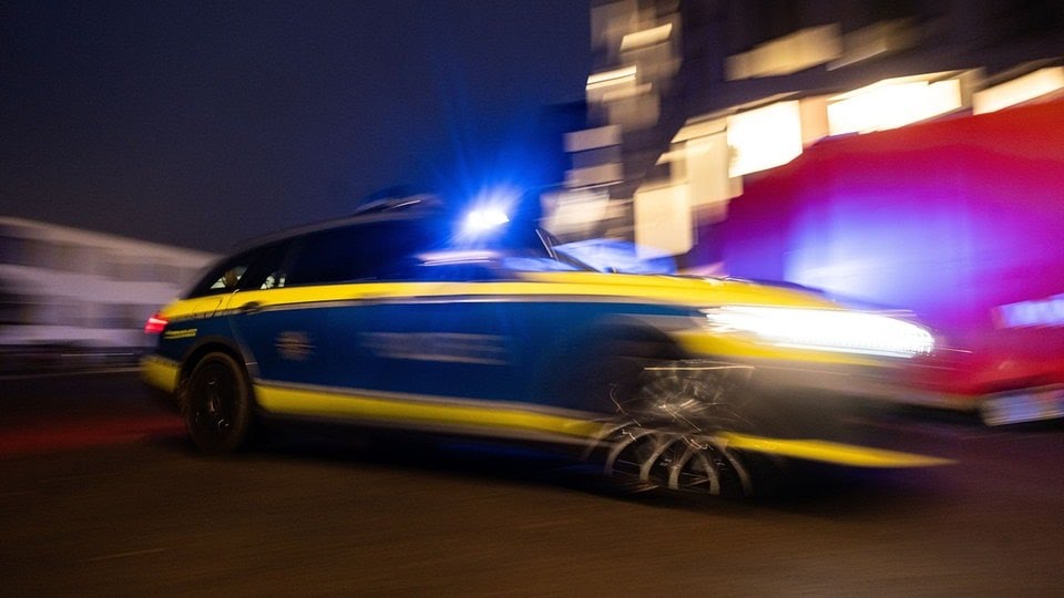 Mehr über den Artikel erfahren 17-Jähriger greift mit 2,7 Promille in Dresden Rettungssanitäter an