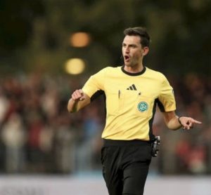 Mehr über den Artikel erfahren Felix Grund ist Schiedsrichter des 6. Spieltags