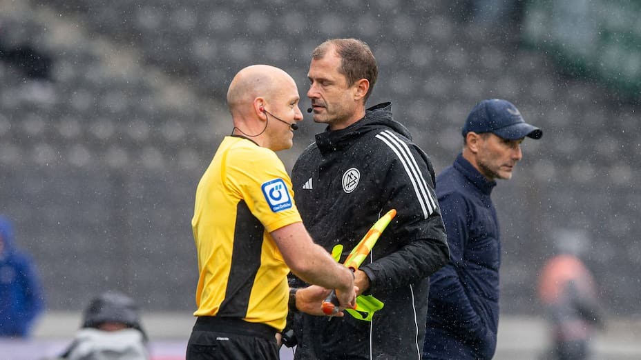 Du betrachtest gerade „Hatte ich auch noch nicht!“ Wie ein Hertha-Profi die Fahne eines Husumer Schiris zerschoss