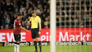 Mehr über den Artikel erfahren Schiedsrichter im Mittelpunkt: Auswertung strittiger Szenen – 9. Spieltag | 2. Liga