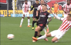 Mehr über den Artikel erfahren Schiedsrichter im Mittelpunkt: Auswertung strittiger Szenen – Sonntagsspiele