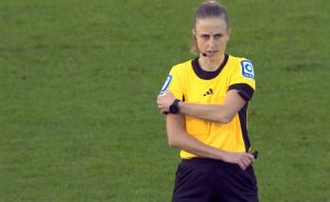 Mehr über den Artikel erfahren Schiedsrichter im Mittelpunkt: Auswertung strittiger Szenen – 14. Spieltag | 3. Liga