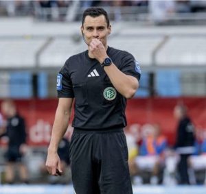 Mehr über den Artikel erfahren Schiedsrichter im Mittelpunkt: Auswertung strittiger Szenen – 12. Spieltag | 2. Liga