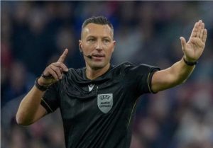 Mehr über den Artikel erfahren Unter den Augen vom „Chef“