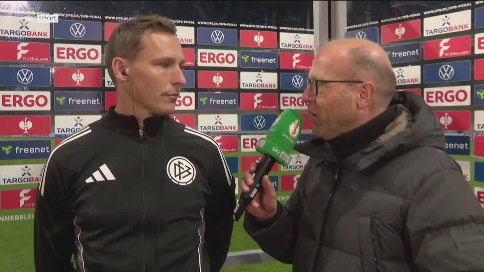 Du betrachtest gerade Schiedsrichter Martin Petersen erklärt die Elfmeterentscheidungen gegen Bayern