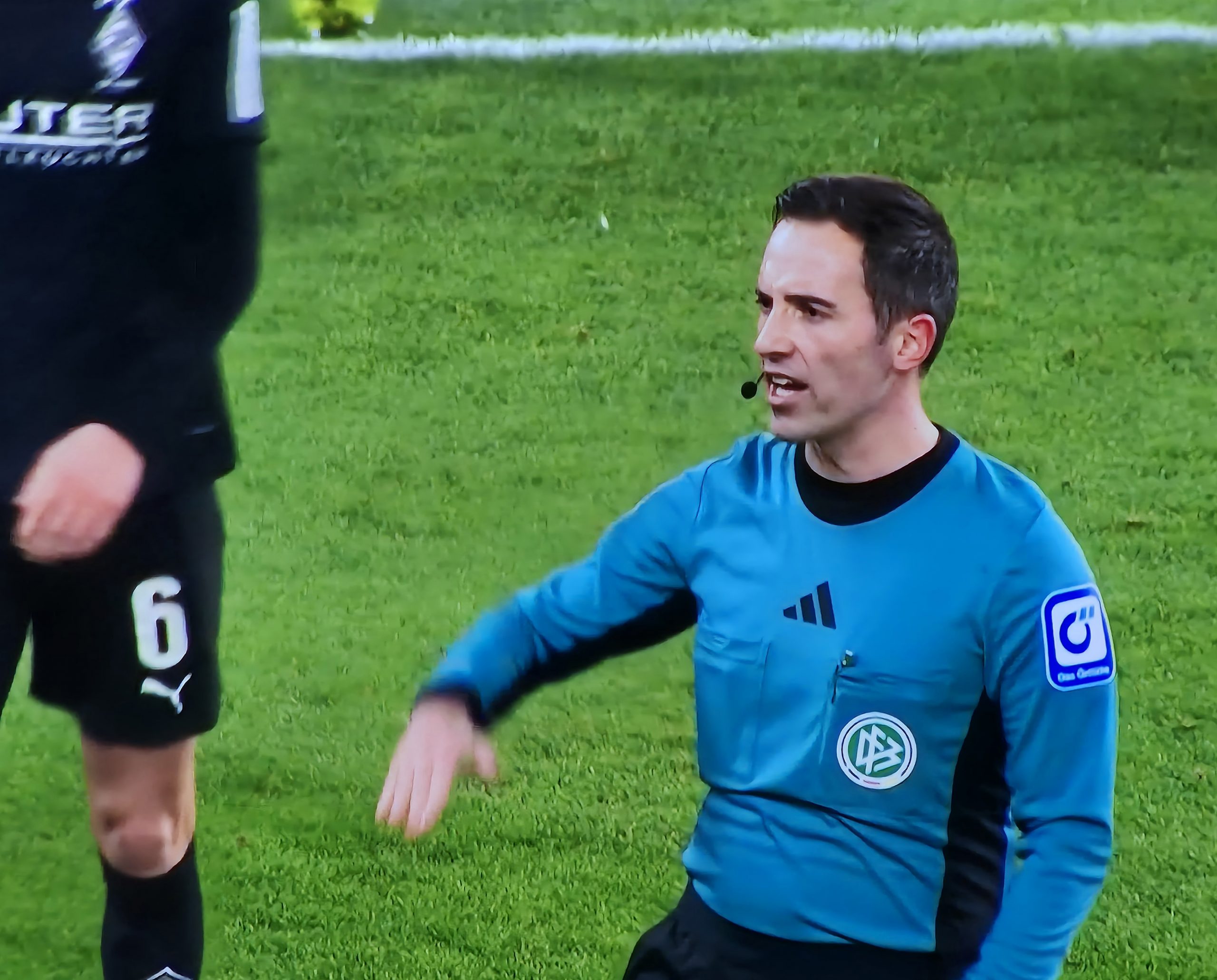 Du betrachtest gerade Erneut starker Schiedsrichter Brand rechtfertigt FIFA-Nominierung