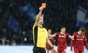 Mehr über den Artikel erfahren Schiedsrichter im Mittelpunkt: Auswertung strittiger Szenen – 17. Spieltag | 2. Bundesliga