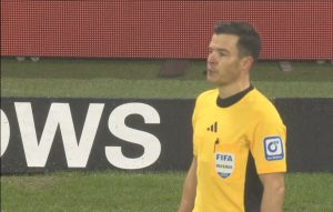 Mehr über den Artikel erfahren Schiedsrichter im Mittelpunkt: Auswertung strittiger Szene – 12. Spieltag | Bundesliga