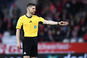 Mehr über den Artikel erfahren Schiedsrichter im Mittelpunkt: Auswertung strittiger Szenen – 16. Spieltag | 3. Liga