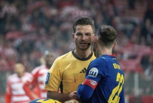 Mehr über den Artikel erfahren 100. Bundesligaspiel: Daniel Schlager pfeift Leipzig gegen Mainz