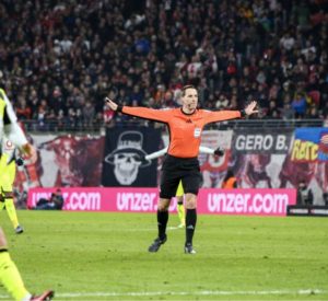 Mehr über den Artikel erfahren Schiedsrichter im Mittelpunkt | Auswertung der Bundesliga-Samstagsspiele