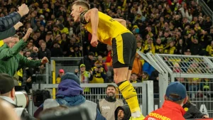 Mehr über den Artikel erfahren Warum Schlotterbeck beim Torjubel nicht gelb/rot sah