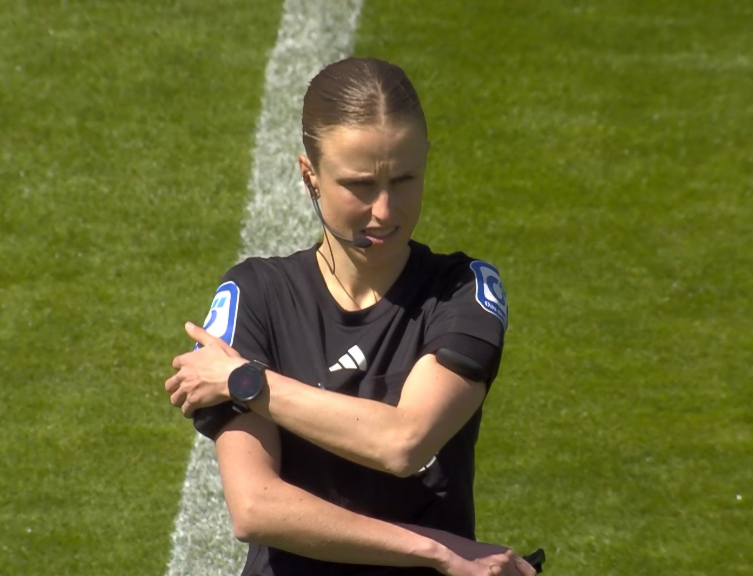 Mehr über den Artikel erfahren Schiedsrichter im Mittelpunkt: Auswertung strittiger Szenen – 35. Spieltag | 3. Liga