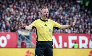 Mehr über den Artikel erfahren 25. Zweitligaspiel: Erbst pfeift Fürth gegen Paderborn