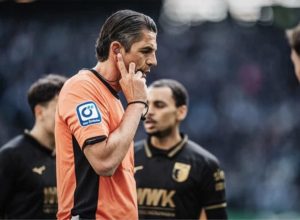 Mehr über den Artikel erfahren Der mutige Aytekin korrigiert sich zweimal