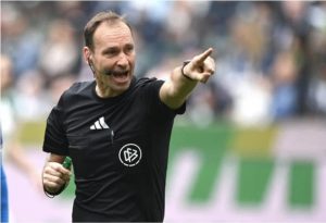 Mehr über den Artikel erfahren Schiedsrichter im Mittelpunkt: Auswertung strittiger Szenen – 28. Spieltag | Bundesliga