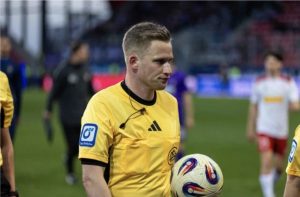 Mehr über den Artikel erfahren Schiedsrichter im Mittelpunkt: Auswertung strittiger Szenen – 32. Spieltag | 3. Liga