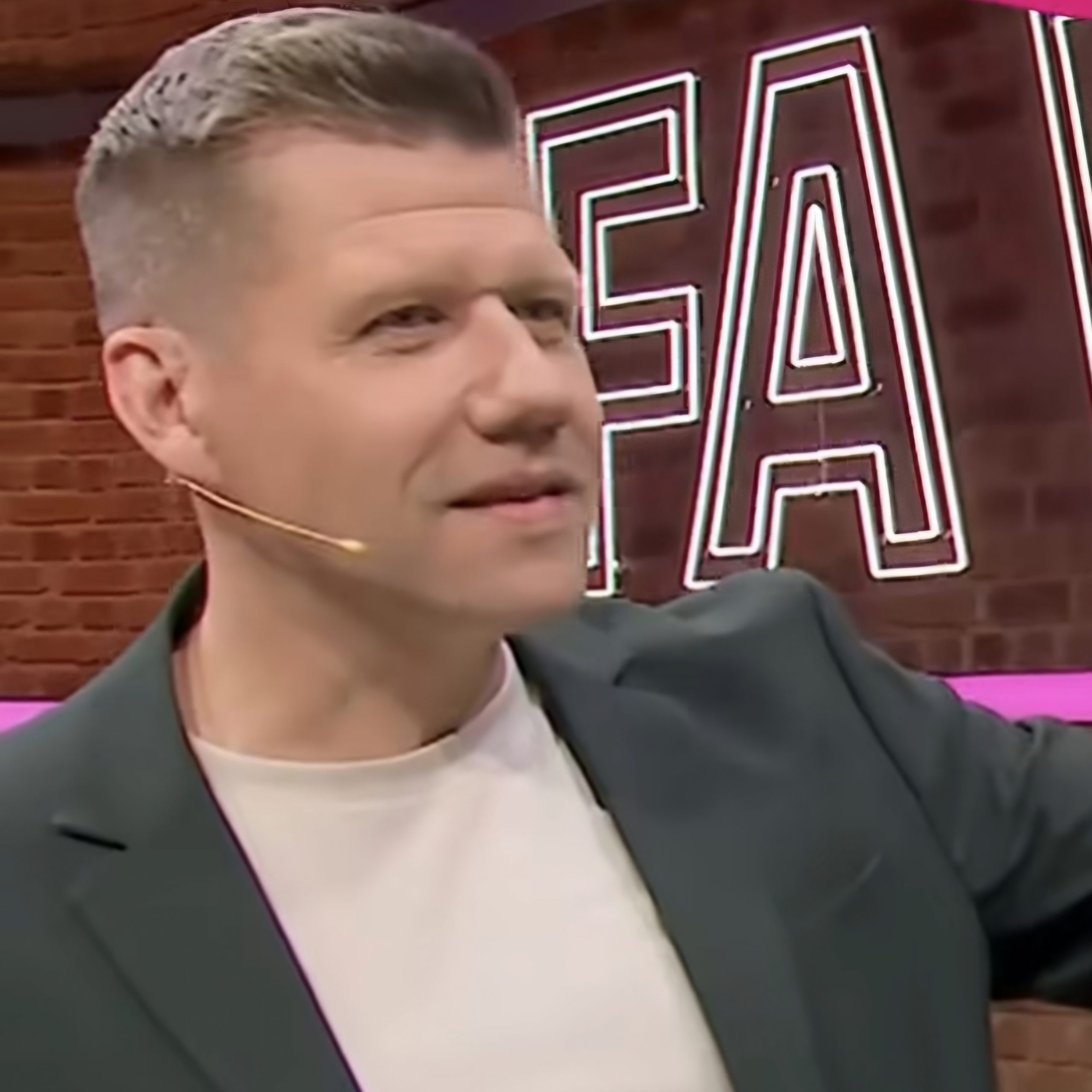 Mehr über den Artikel erfahren MagentaTV-Experte Schiedsrichter Ittrich: WM Regeländerungen bringen „gar nichts“