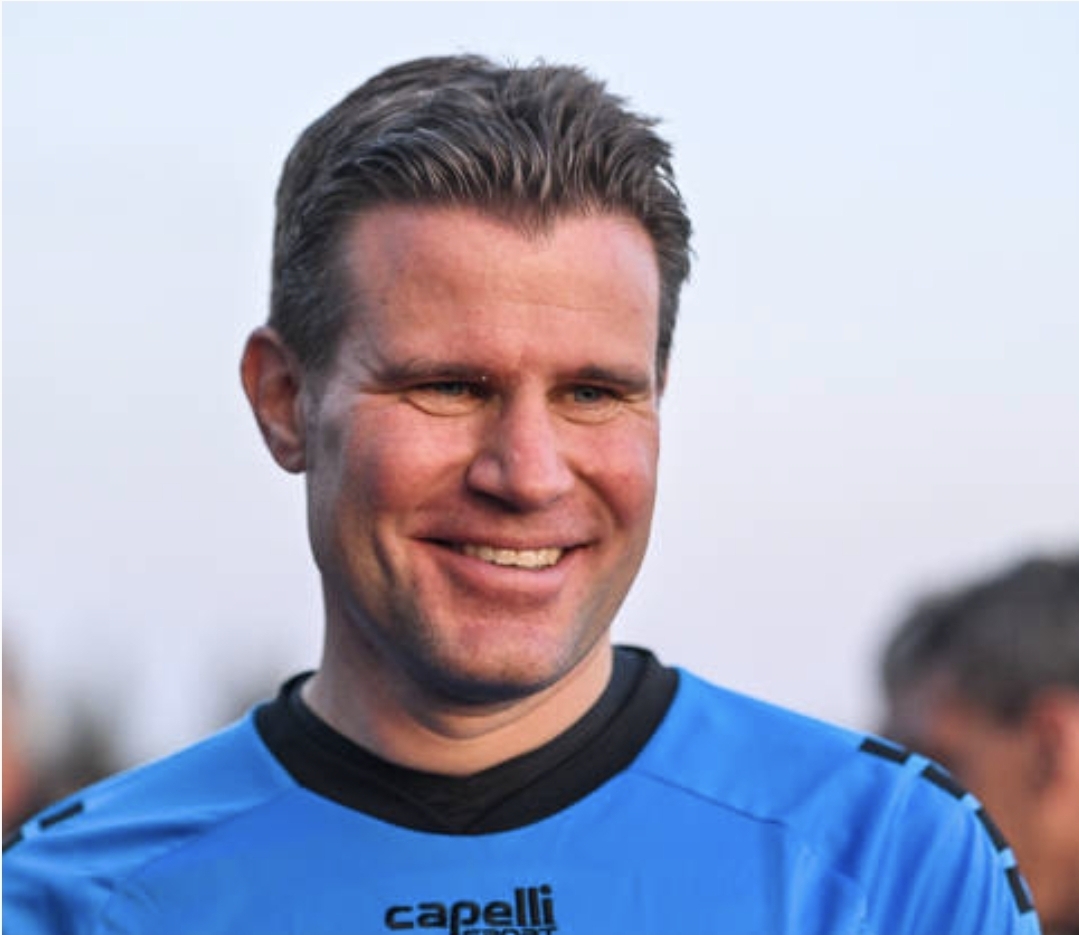 Mehr über den Artikel erfahren Schiedsrichter Gehalt in der Bundesliga: Was verdient ein Profi-Schiri?