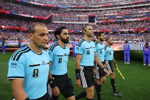 Mehr über den Artikel erfahren Schiedsrichter und der beschwerliche Weg zur Ehre, ein WM-Finale zu leiten.