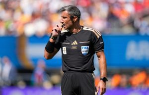 Mehr über den Artikel erfahren Schiedsrichter des WM-Finales tritt zurück