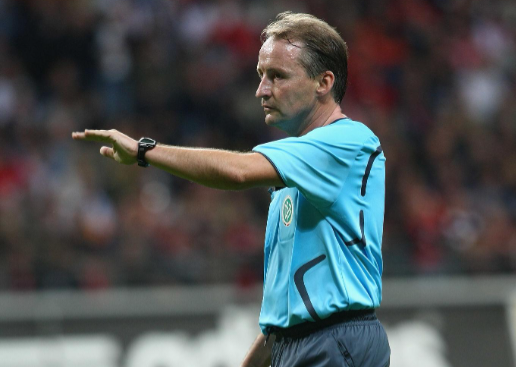 Du betrachtest gerade Entscheiden unter Druck: Was Schiedsrichter Lutz Wagner aus dem Fußball mitbringt