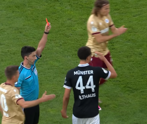 Mehr über den Artikel erfahren Rote Karte in der Nachspielzeit: Althaus trifft Väänänen mit offener Sohle
