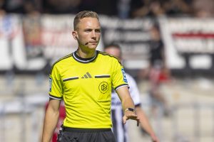 Mehr über den Artikel erfahren Schiedsrichter des Spieltags: Kluge setzt bei Profidebüt ein Ausrufezeichen